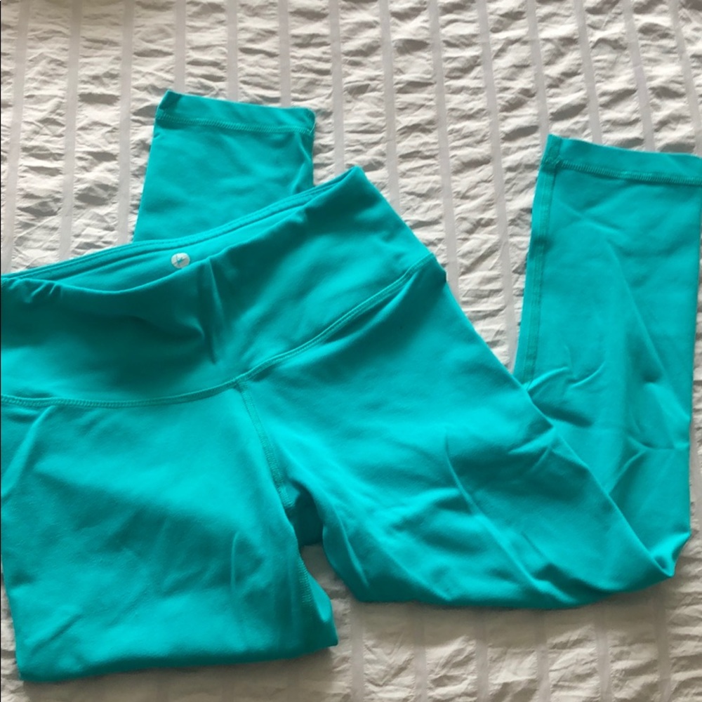 EUC cropped teal leggings